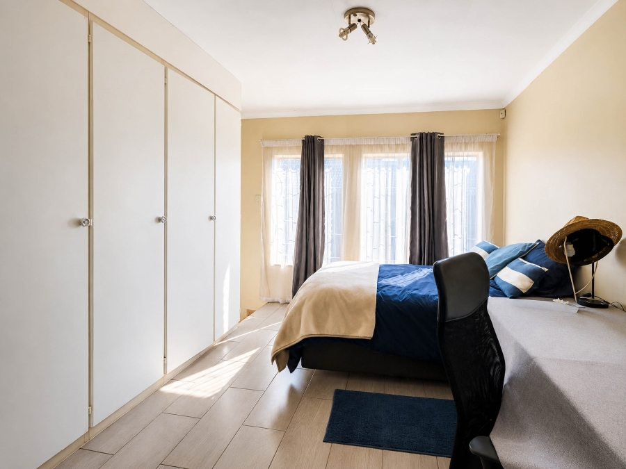 1 Bedroom Property for Sale in Pierre Van Ryneveld Gauteng