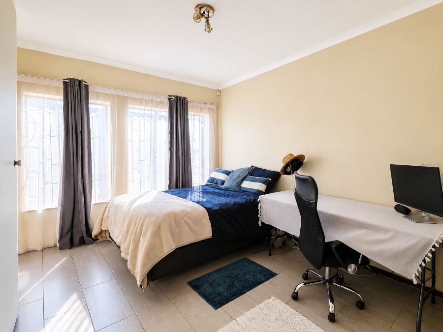 1 Bedroom Property for Sale in Pierre Van Ryneveld Gauteng