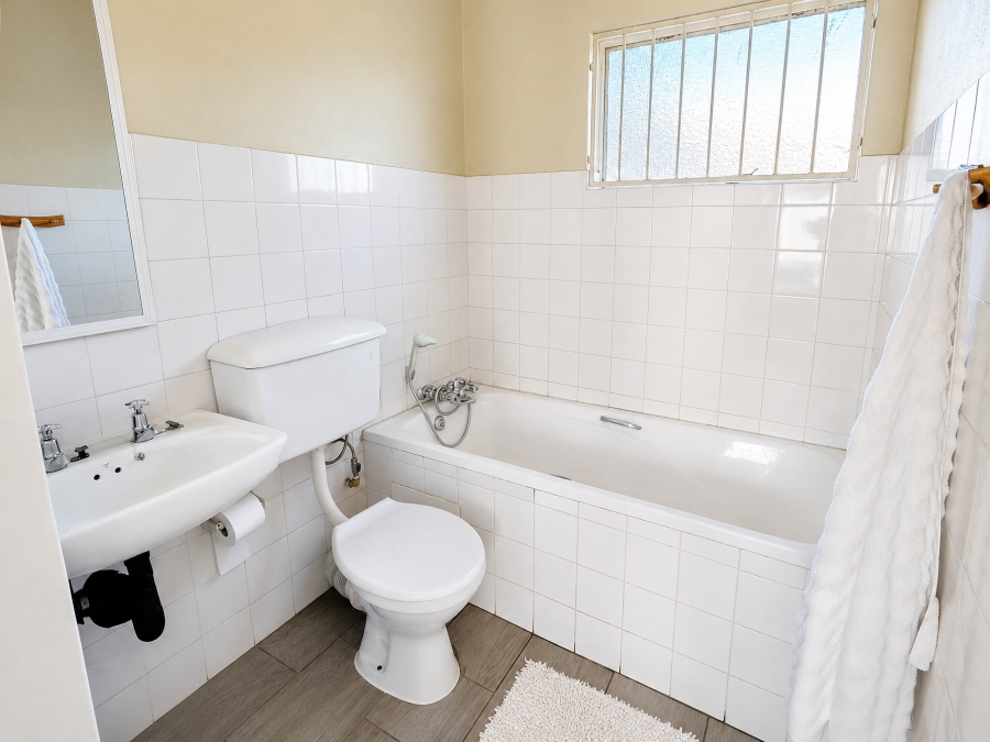 1 Bedroom Property for Sale in Pierre Van Ryneveld Gauteng