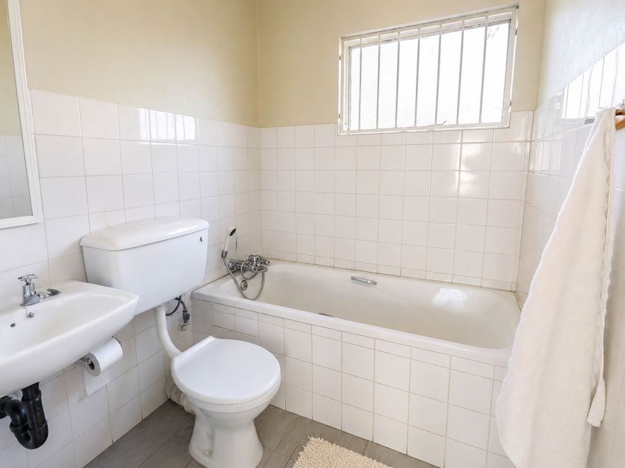 1 Bedroom Property for Sale in Pierre Van Ryneveld Gauteng