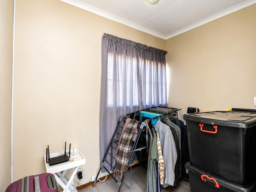 1 Bedroom Property for Sale in Pierre Van Ryneveld Gauteng