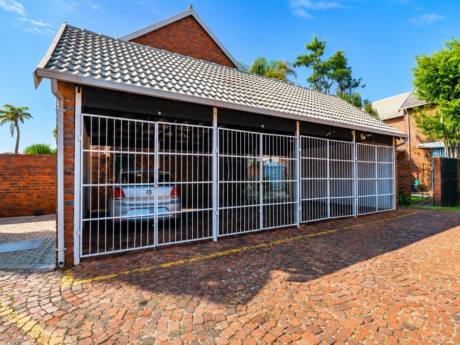 1 Bedroom Property for Sale in Pierre Van Ryneveld Gauteng