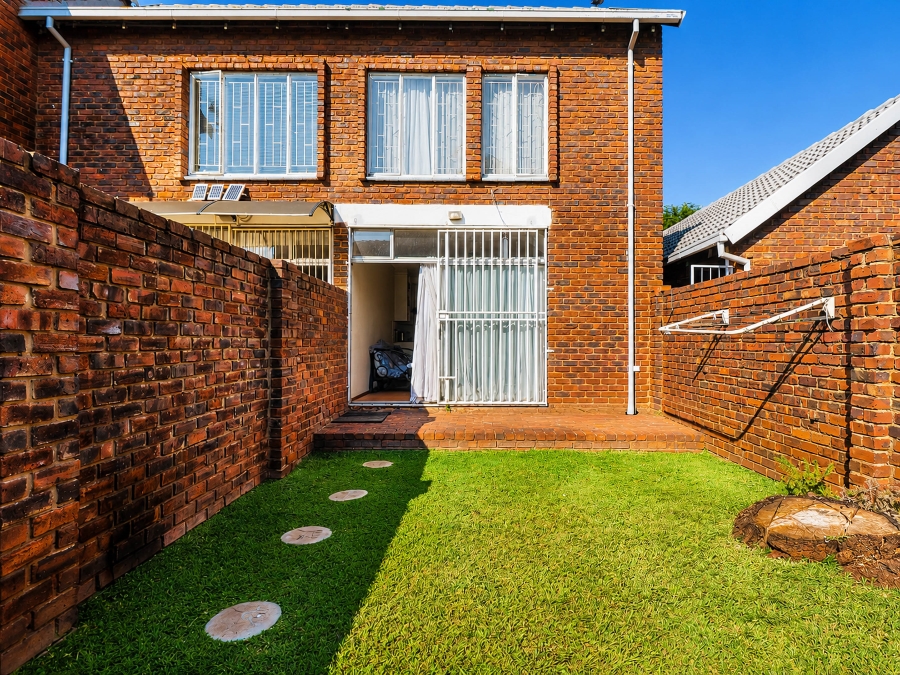 1 Bedroom Property for Sale in Pierre Van Ryneveld Gauteng