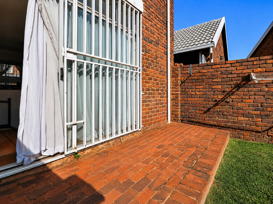 1 Bedroom Property for Sale in Pierre Van Ryneveld Gauteng