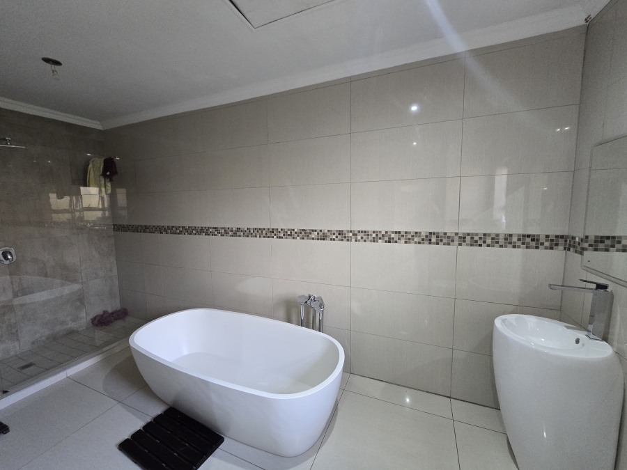 To Let 4 Bedroom Property for Rent in Pebble Rock Golf Village Gauteng