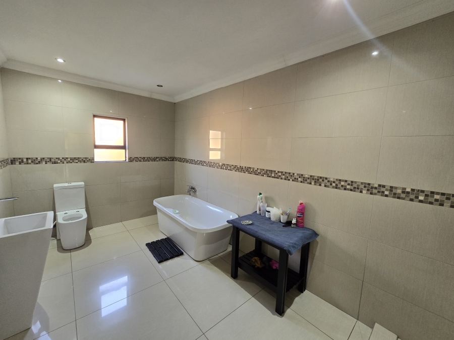 To Let 4 Bedroom Property for Rent in Pebble Rock Golf Village Gauteng