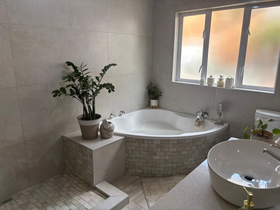 4 Bedroom Property for Sale in Kibler Park Gauteng