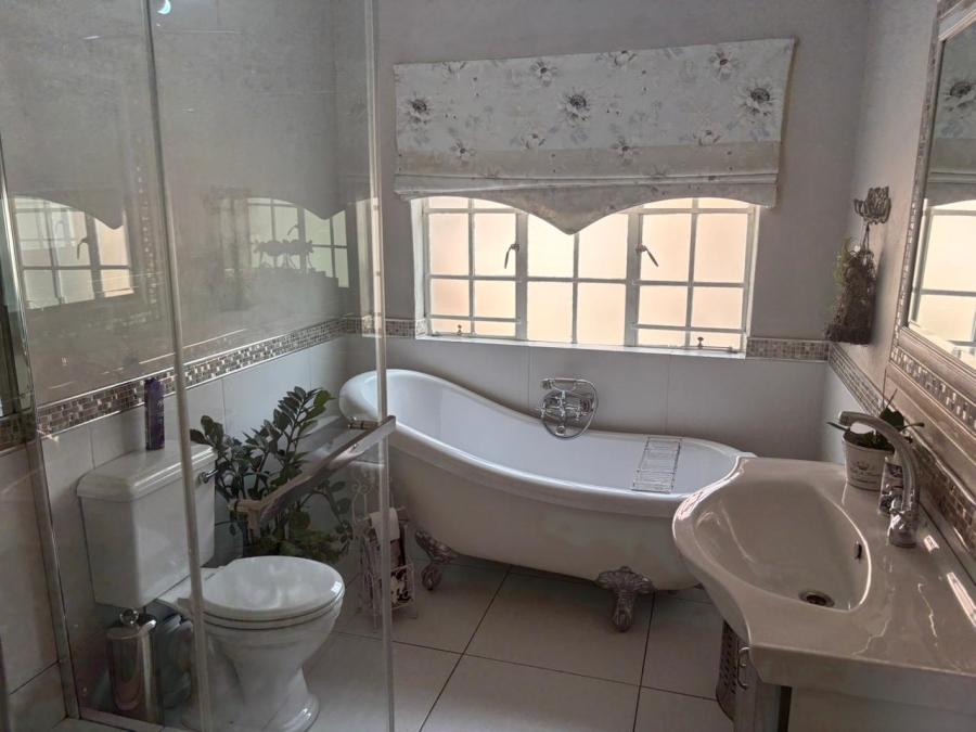 4 Bedroom Property for Sale in Kibler Park Gauteng