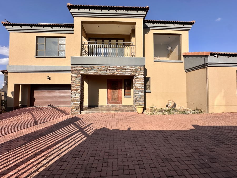 5 Bedroom Property for Sale in Thatchfield Estate Gauteng