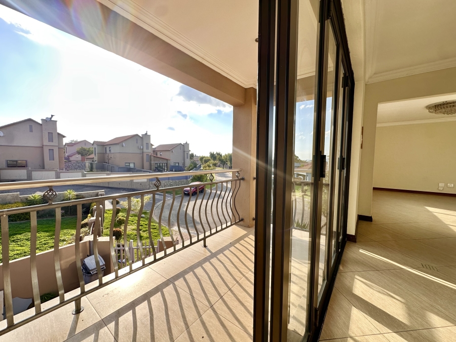 5 Bedroom Property for Sale in Thatchfield Estate Gauteng