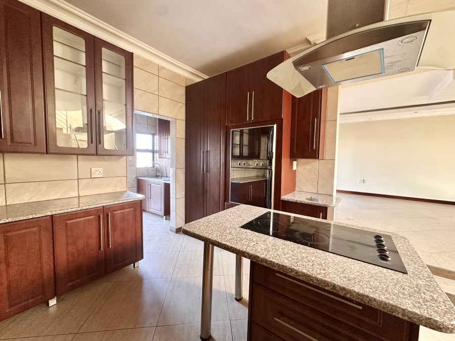 5 Bedroom Property for Sale in Thatchfield Estate Gauteng