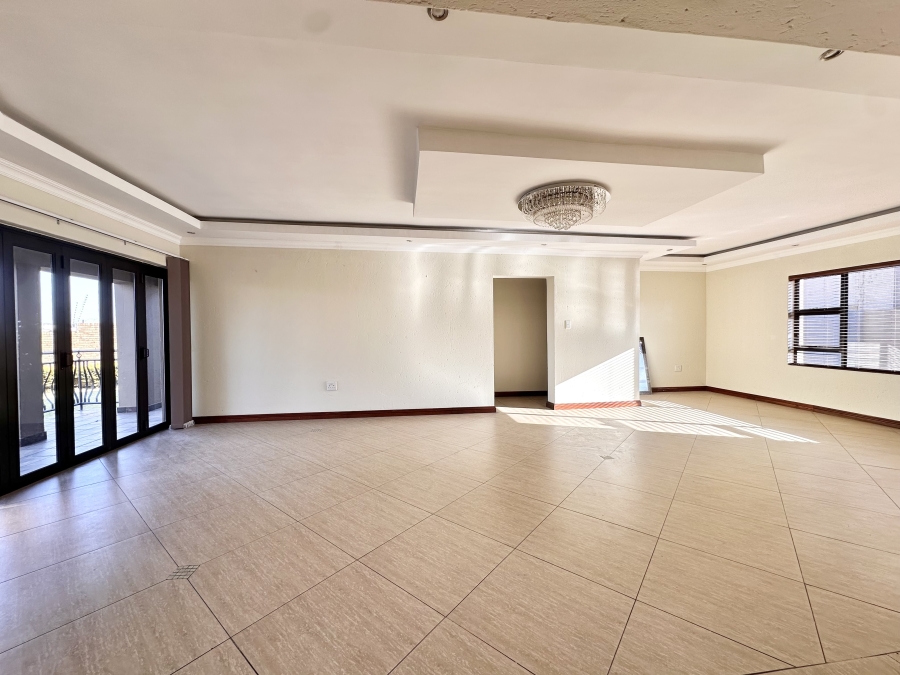 5 Bedroom Property for Sale in Thatchfield Estate Gauteng