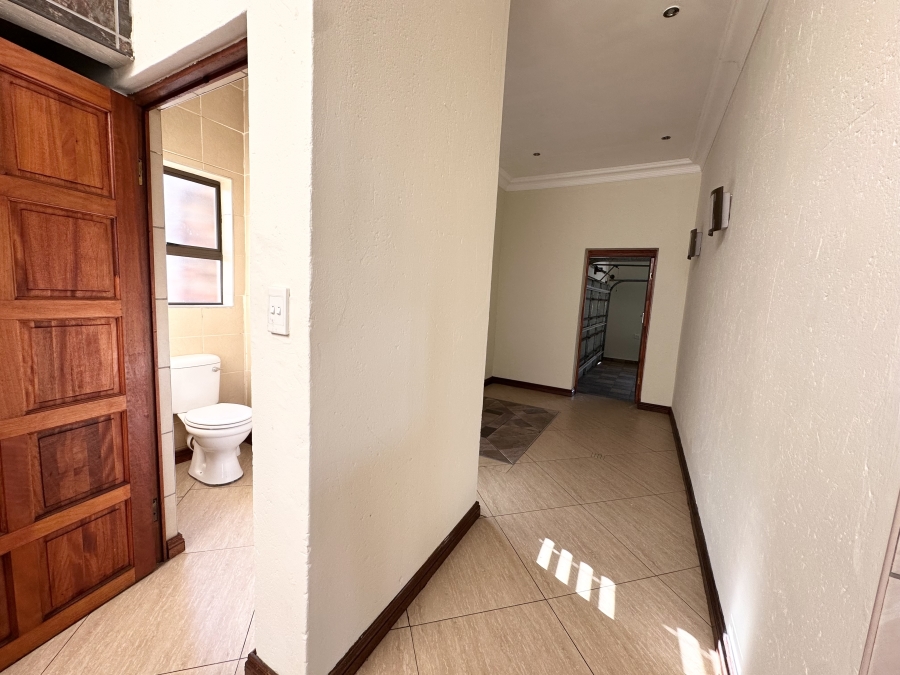 5 Bedroom Property for Sale in Thatchfield Estate Gauteng
