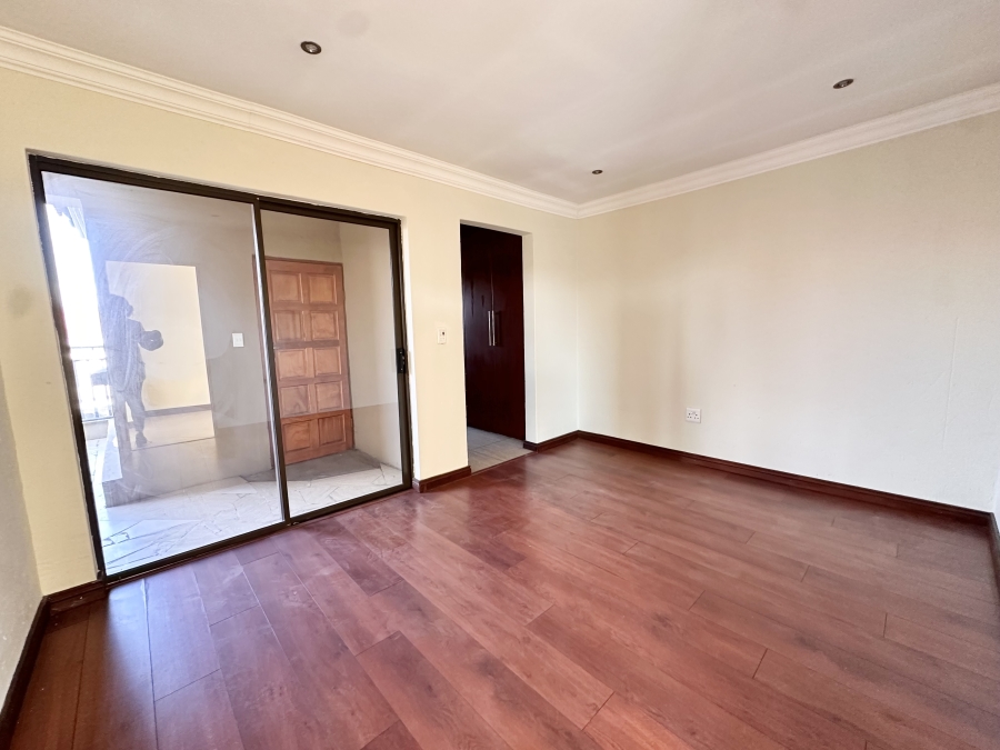 5 Bedroom Property for Sale in Thatchfield Estate Gauteng