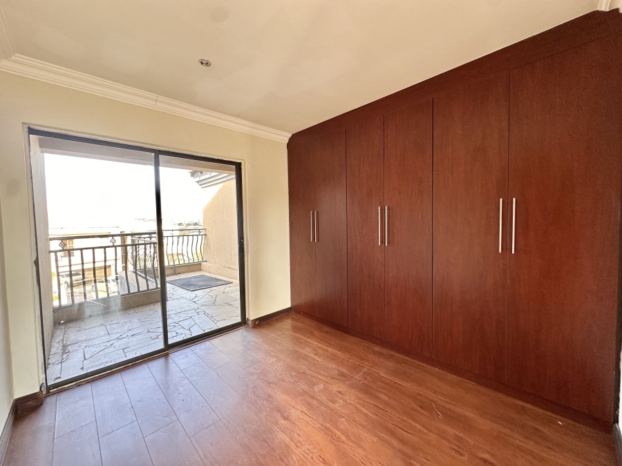 5 Bedroom Property for Sale in Thatchfield Estate Gauteng