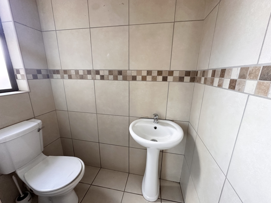 5 Bedroom Property for Sale in Thatchfield Estate Gauteng