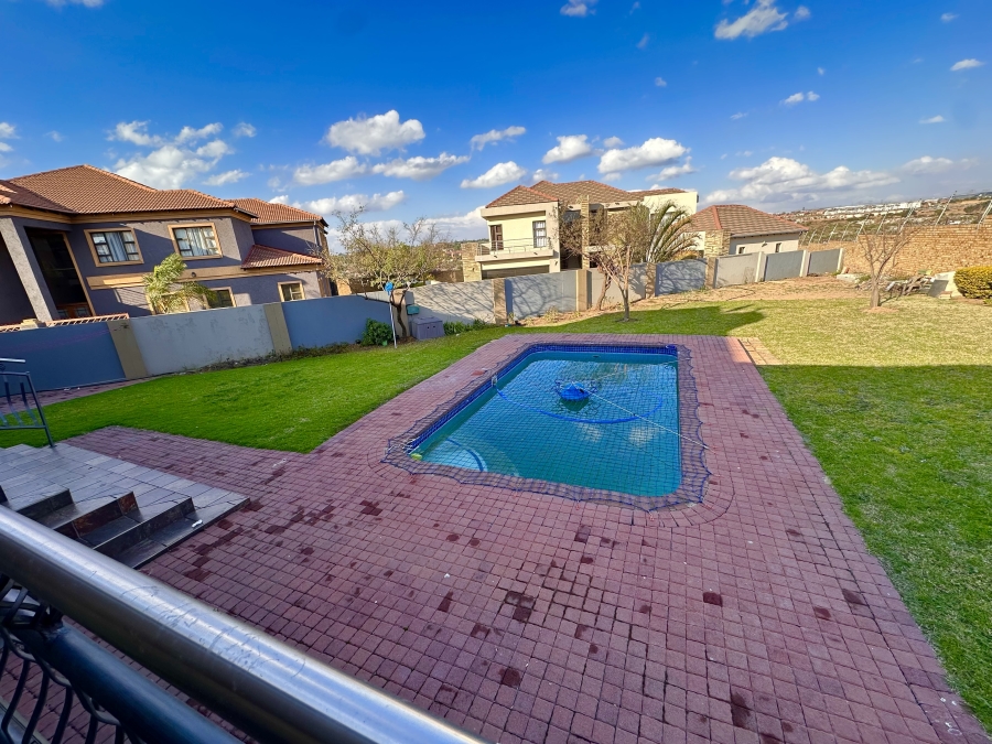 5 Bedroom Property for Sale in Thatchfield Estate Gauteng