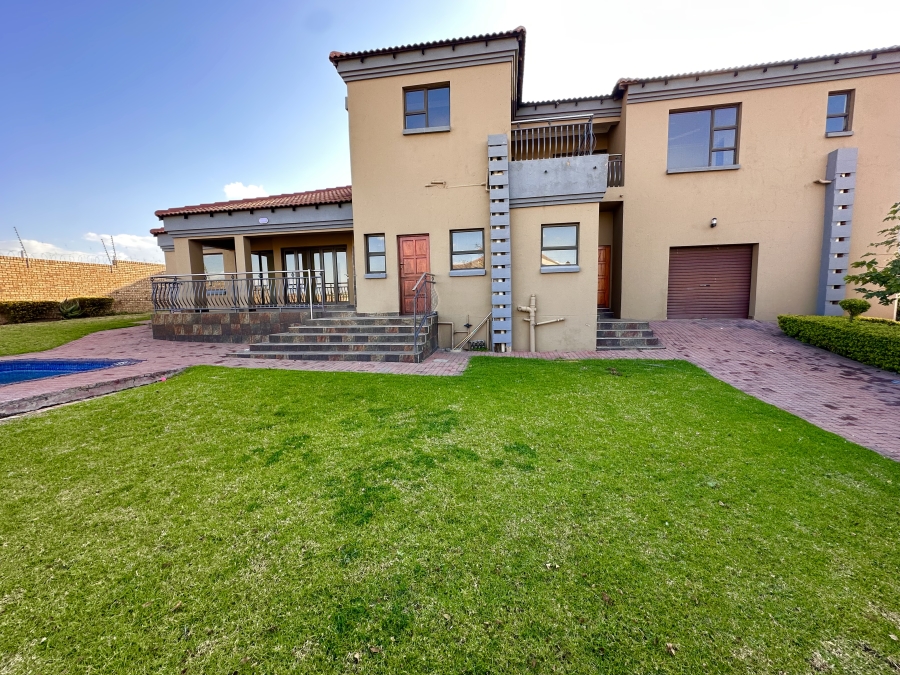 5 Bedroom Property for Sale in Thatchfield Estate Gauteng