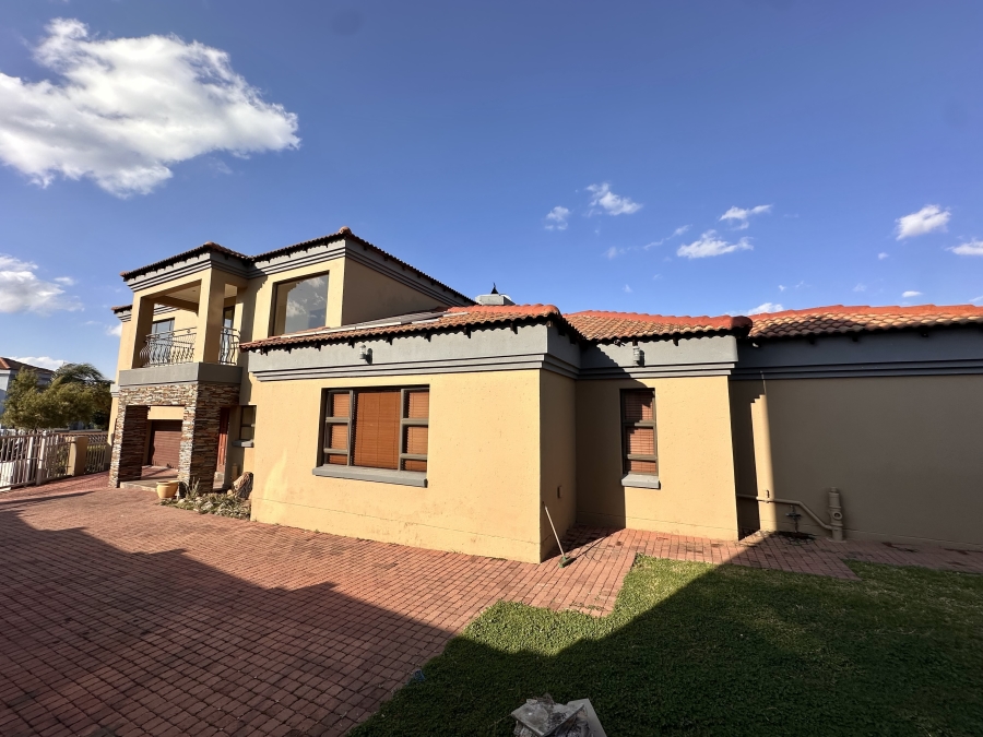 5 Bedroom Property for Sale in Thatchfield Estate Gauteng