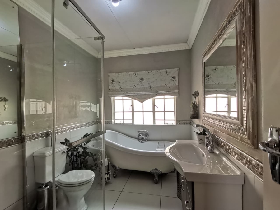 4 Bedroom Property for Sale in Kibler Park Gauteng