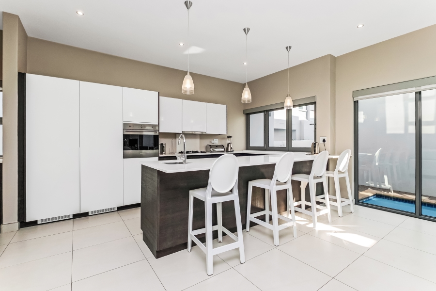 To Let 4 Bedroom Property for Rent in Bryanston Gauteng