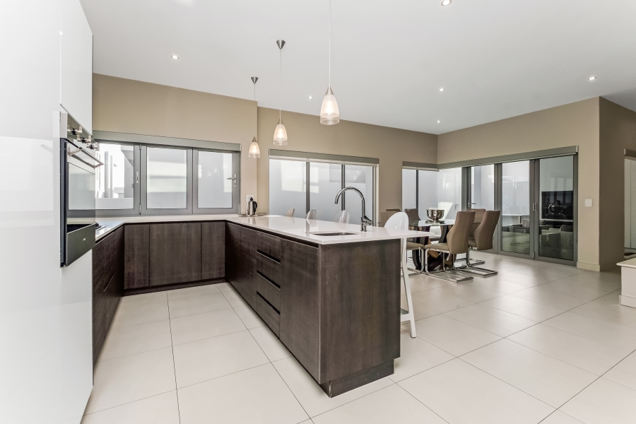 To Let 4 Bedroom Property for Rent in Bryanston Gauteng