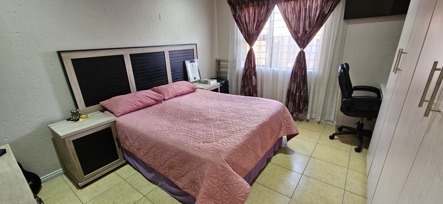 2 Bedroom Property for Sale in New Redruth Gauteng