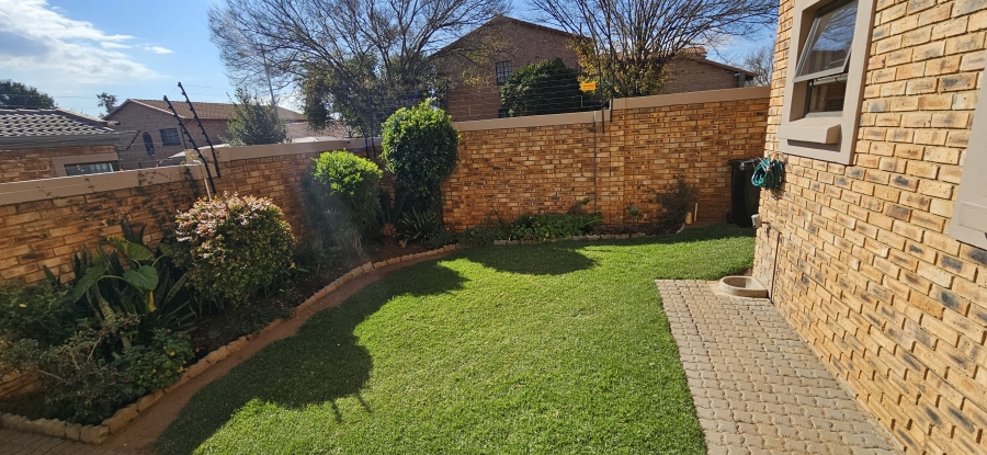 2 Bedroom Property for Sale in New Redruth Gauteng
