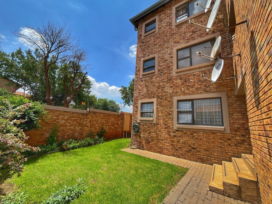 2 Bedroom Property for Sale in New Redruth Gauteng