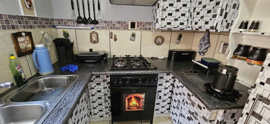 2 Bedroom Property for Sale in South Crest Gauteng