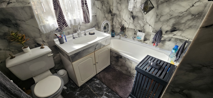 2 Bedroom Property for Sale in South Crest Gauteng