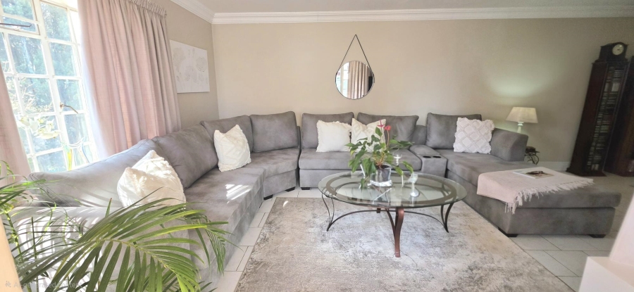 2 Bedroom Property for Sale in Die Hoewes Gauteng