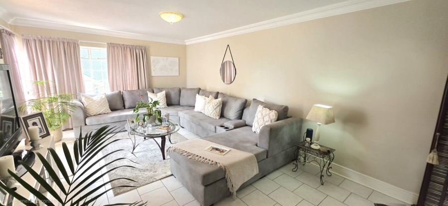 2 Bedroom Property for Sale in Die Hoewes Gauteng