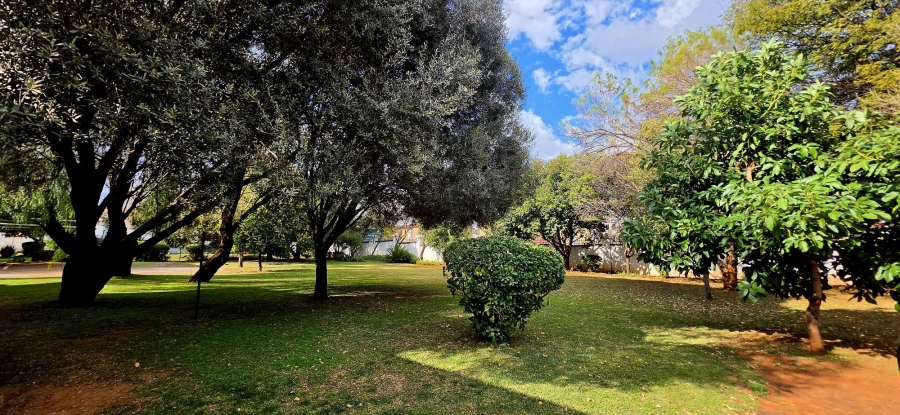 2 Bedroom Property for Sale in Die Hoewes Gauteng