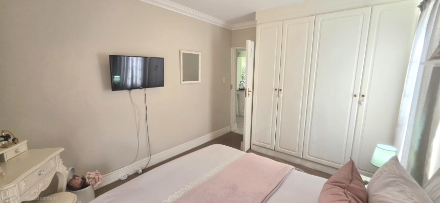 2 Bedroom Property for Sale in Die Hoewes Gauteng