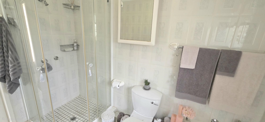 2 Bedroom Property for Sale in Die Hoewes Gauteng