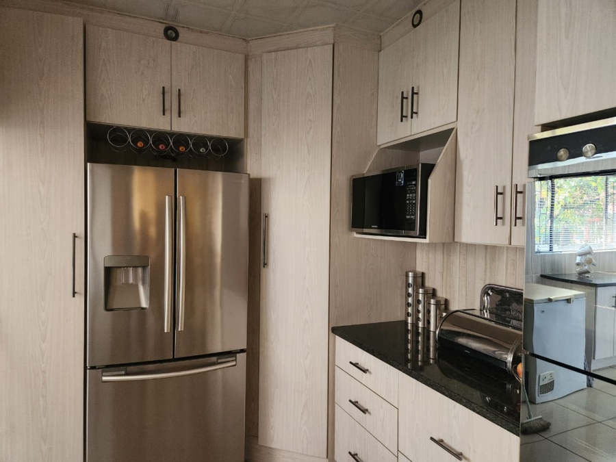 3 Bedroom Property for Sale in Crystal Park Gauteng
