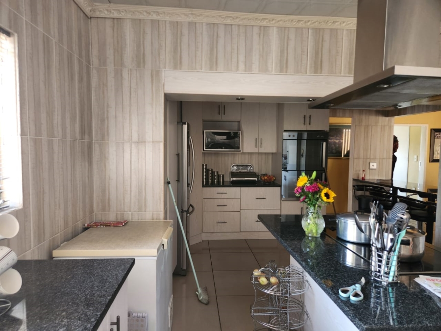 3 Bedroom Property for Sale in Crystal Park Gauteng