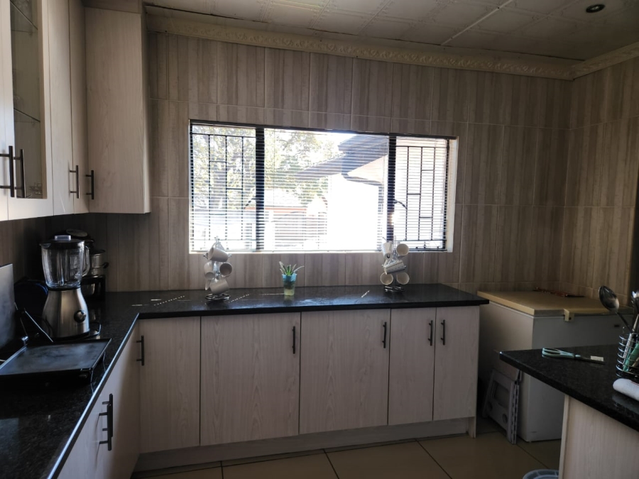 3 Bedroom Property for Sale in Crystal Park Gauteng