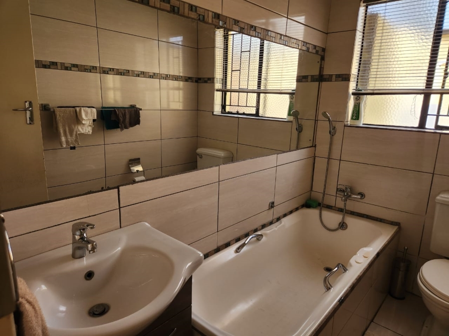 3 Bedroom Property for Sale in Crystal Park Gauteng
