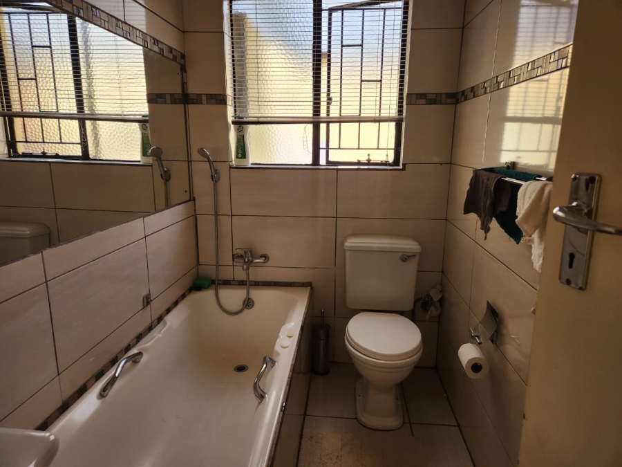 3 Bedroom Property for Sale in Crystal Park Gauteng