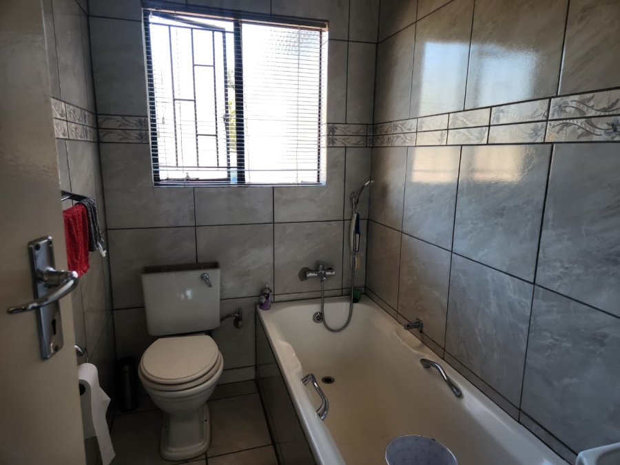 3 Bedroom Property for Sale in Crystal Park Gauteng