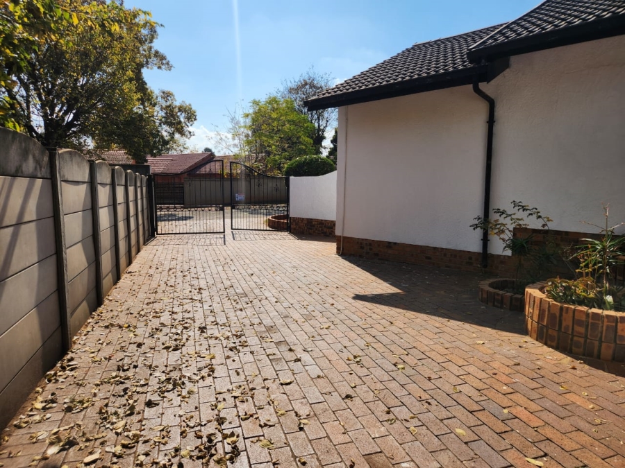 3 Bedroom Property for Sale in Crystal Park Gauteng