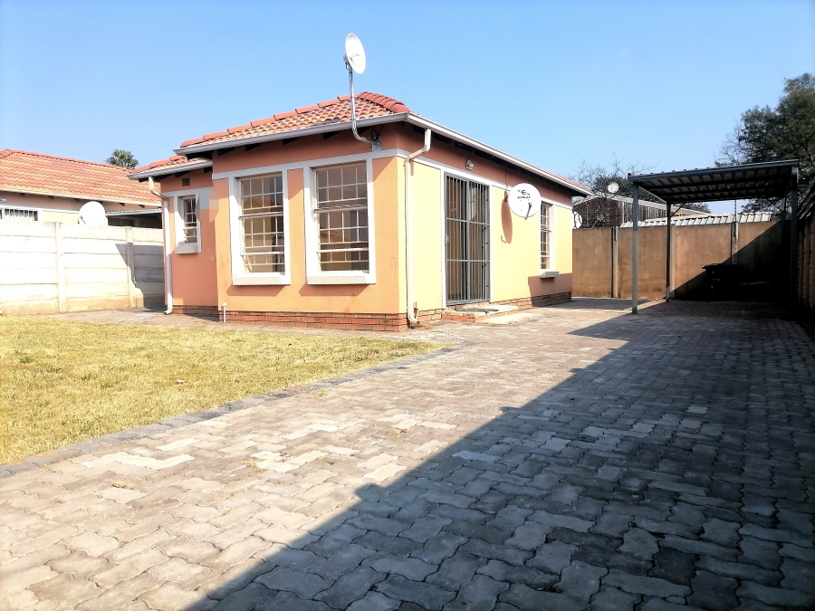 2 Bedroom Property for Sale in Andeon Gauteng