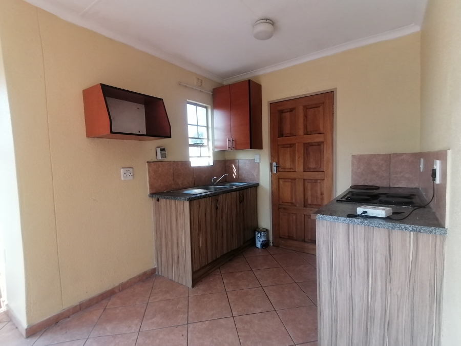 2 Bedroom Property for Sale in Andeon Gauteng