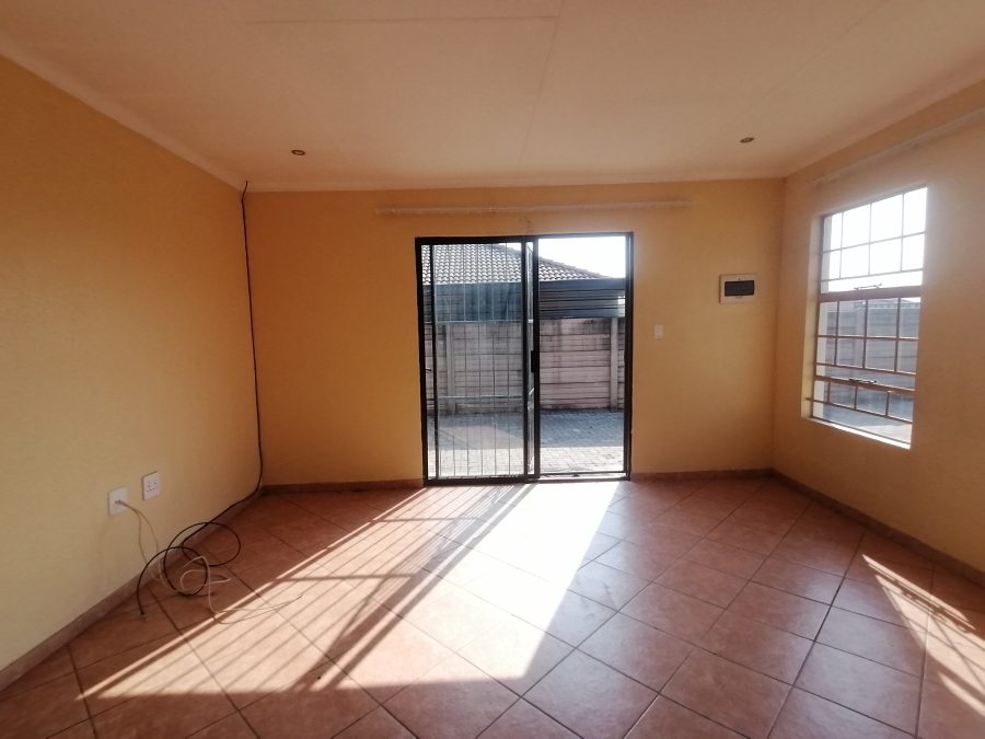 2 Bedroom Property for Sale in Andeon Gauteng
