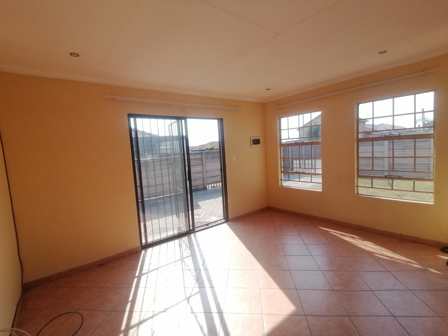 2 Bedroom Property for Sale in Andeon Gauteng