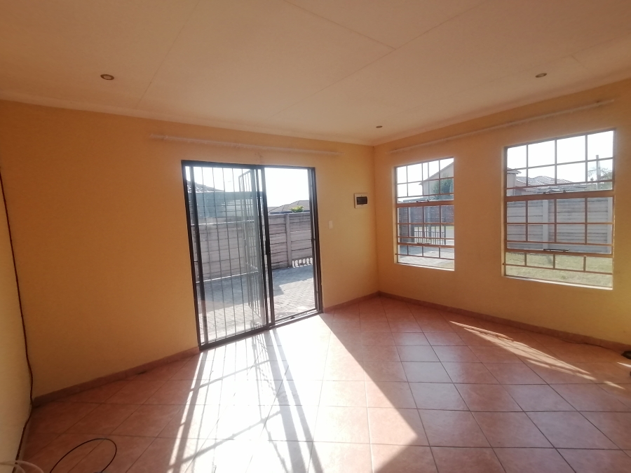 2 Bedroom Property for Sale in Andeon Gauteng