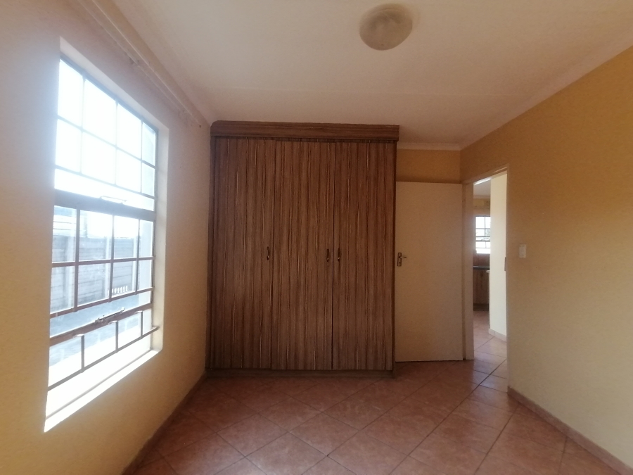 2 Bedroom Property for Sale in Andeon Gauteng