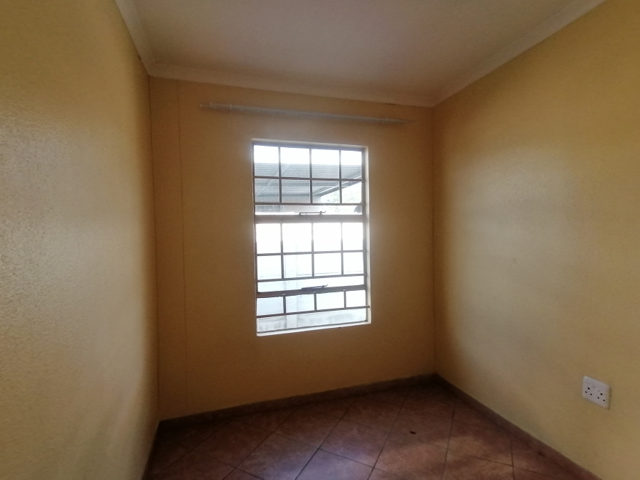 2 Bedroom Property for Sale in Andeon Gauteng